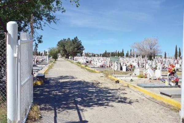 Robaron placas y destrozaron tumbas en el Cementerio de Km.5