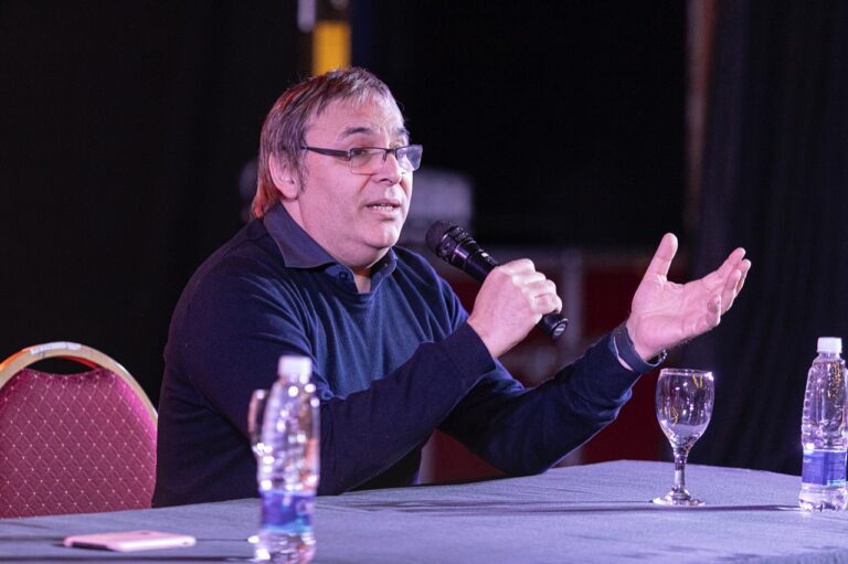 Rolón: “Estoy muy emocionado por venir a la Feria del Libro de Comodoro”