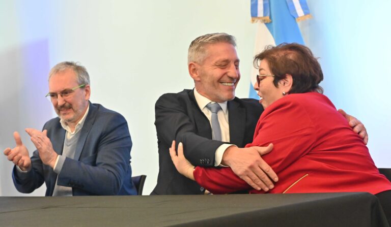 Arcioni le tomó juramento a Miryám Monasterolo como nueva ministra de Salud de la Provincia