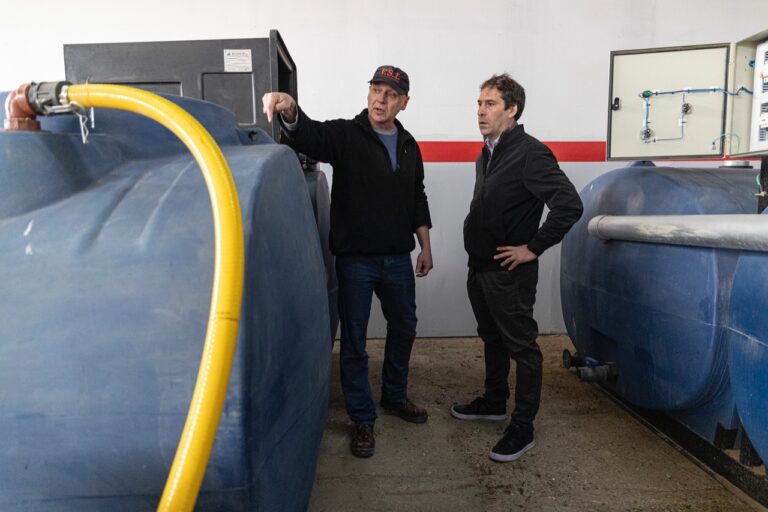 Luque visitó una empresa de biodigestores para apuntar al cuidado del ambiente y el reúso de agua