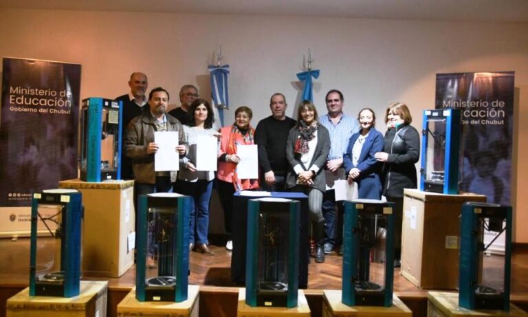 El Gobierno del Chubut entregó impresoras 3D a 10 escuelas de Nivel Secundario