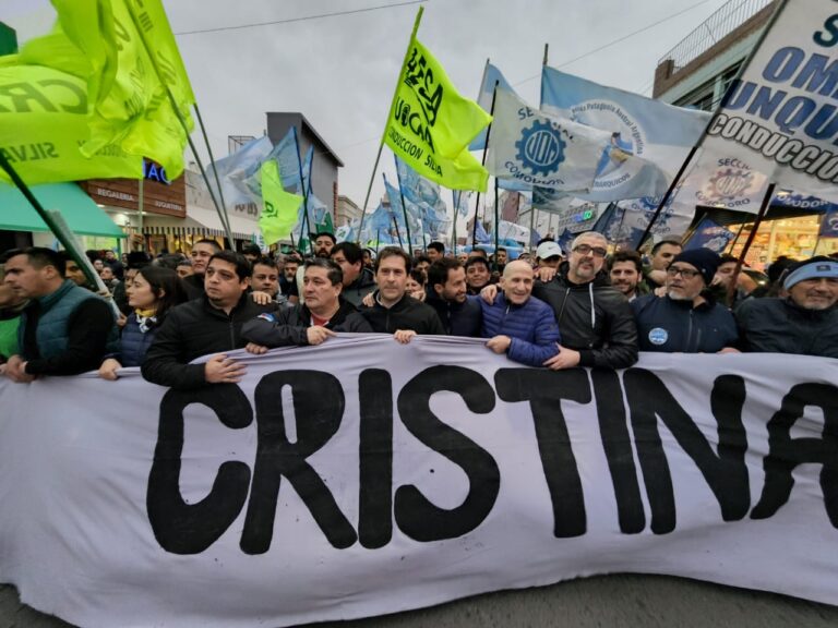 Petroleros Jerárquicos acompañaron la movilización en repudio al atentado a Cristina Fernández