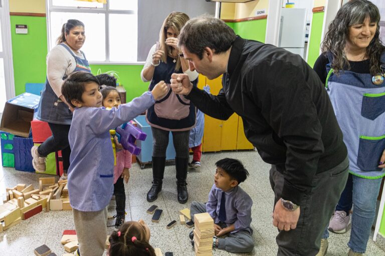 Luque: “Estamos comprometidos con la educación de nuestros chicos”