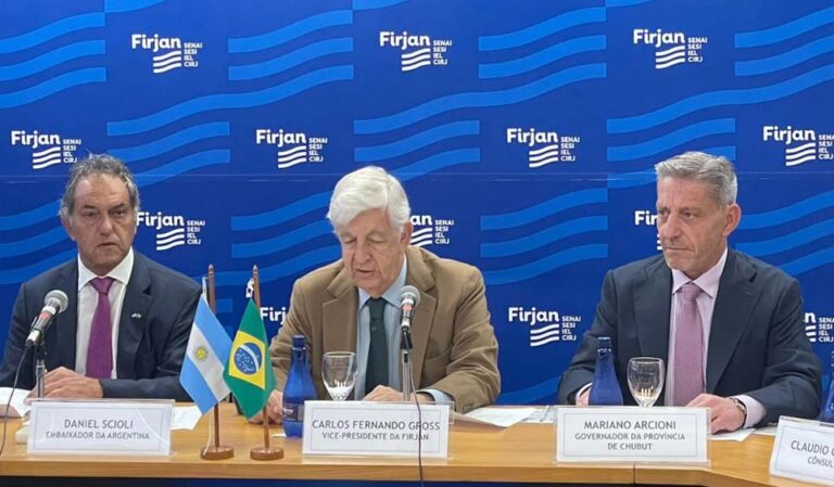 Arcioni y Scioli mantuvieron un encuentro de trabajo con la Federación de las Industrias de Río de Janeiro en Brasil