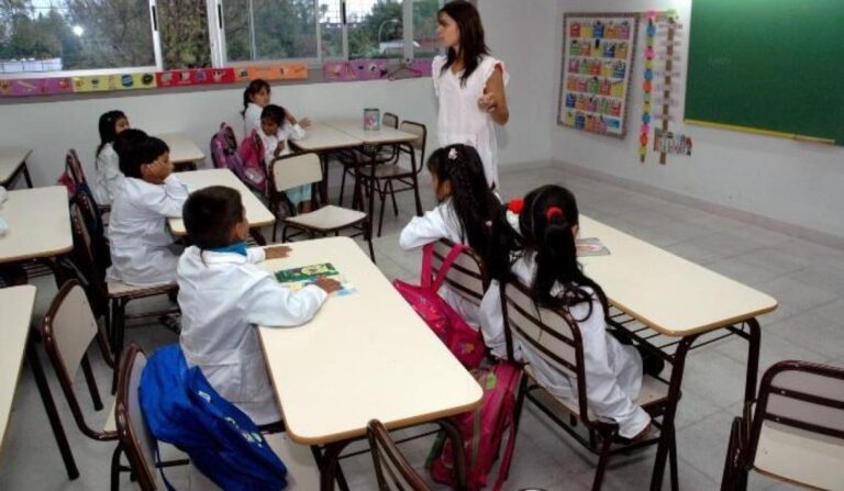 Provincia y gremios docentes acordaron la implementación paulatina de la jornada extendida
