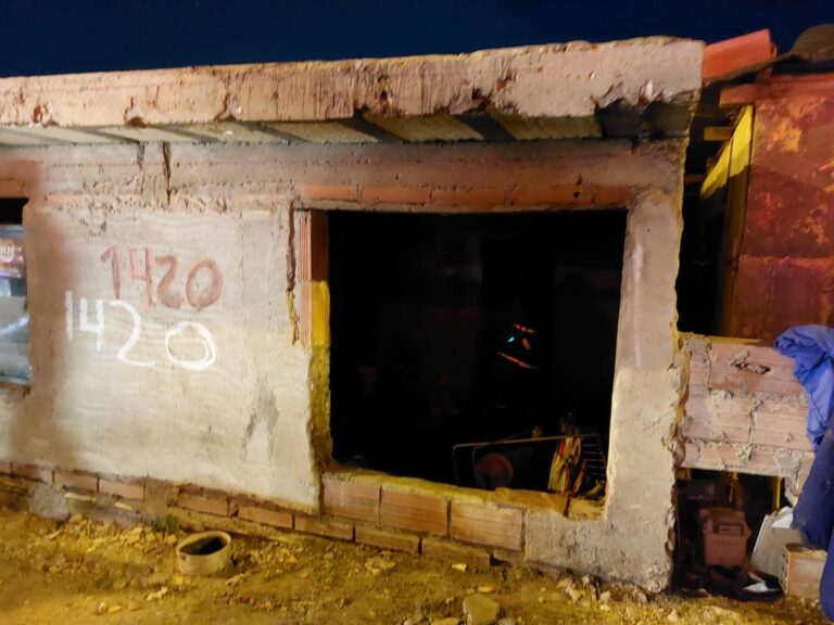 Incendio fatal en Comodoro: Encontraron un hombre cerca del calefactor