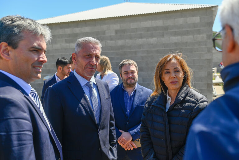 Arcioni y la secretaria de Energía de la Nación visitaron la Planta Piloto de Hidrógeno de la empresa Hychico