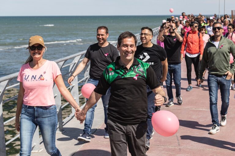 Luque acompañó la caminata de concientización contra el cáncer de mama