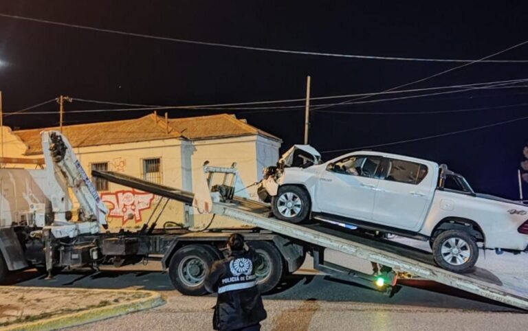 Conducía en estado de ebriedad y chocó contra una camioneta estacionada