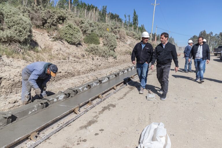 Luque recorrió histórica obra de pavimento en zona sur
