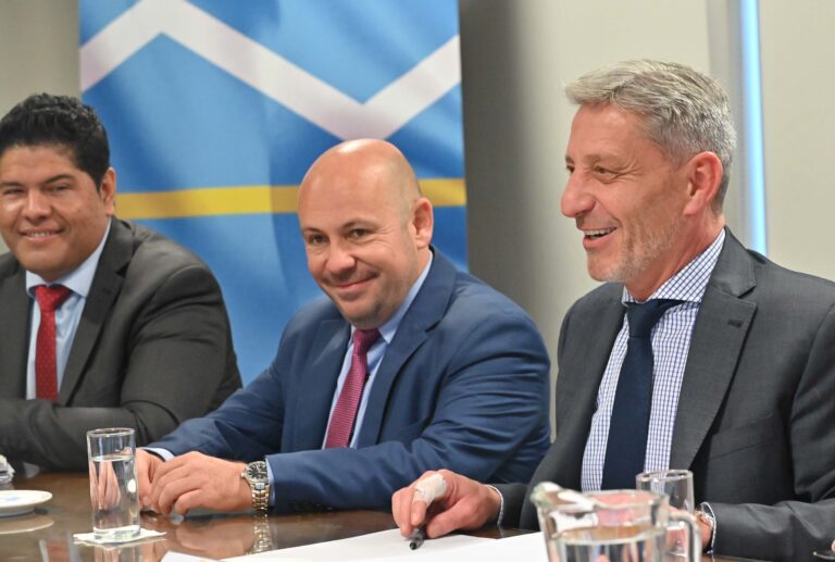 Arcioni reunió a su gabinete y solicitó coordinar un trabajo interministerial para profundizar políticas públicas