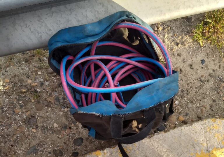 Fue detenido por intentar robar 25 metros de cable del alumbrado público