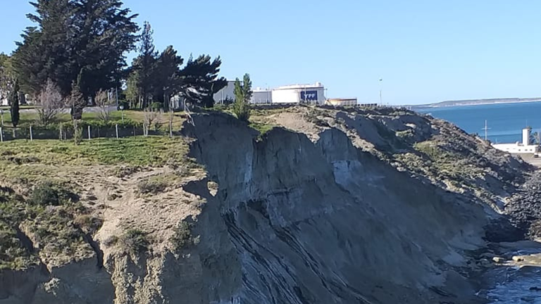 Inminente derrumbre del Chalet Huergo: «Se detectó que en el borde costero la incidencia del mar ha generado una erosión muy importante»