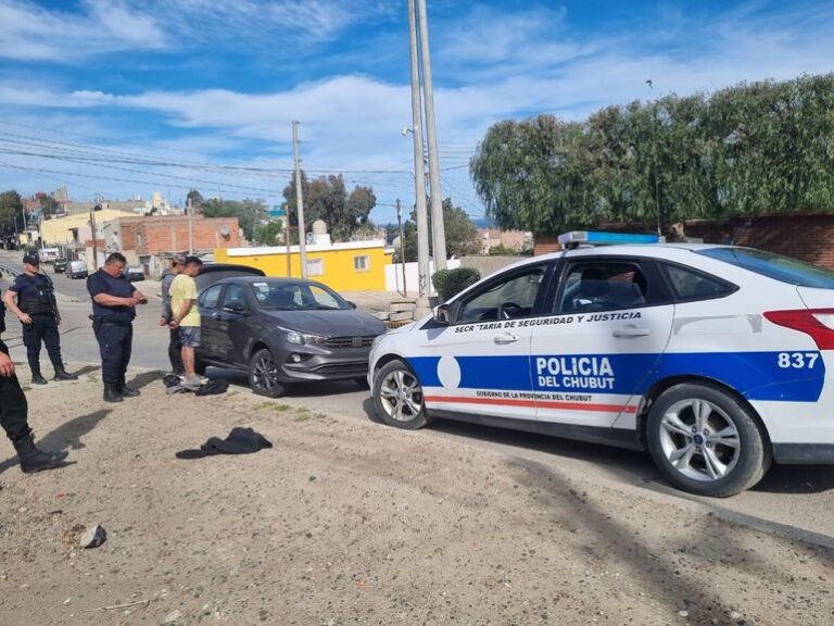 Robaron un 0 kilómetro de una concesionaria