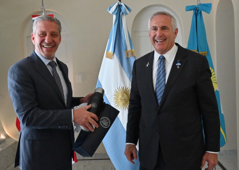 Arcioni recibió en Rawson al embajador de Estados Unidos en Argentina, Marc Stanley