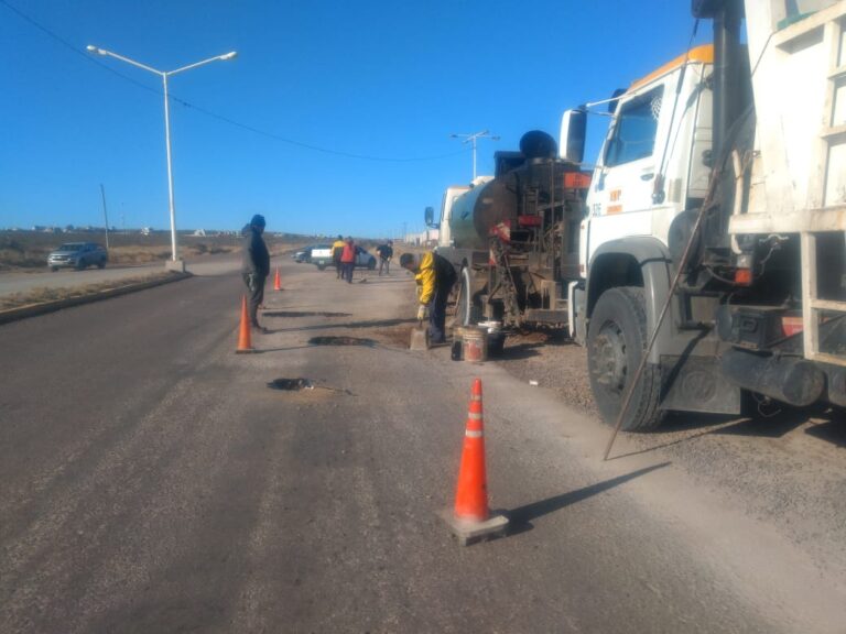 El Gobierno de la Provincia comienza con un plan estratégico de bacheo en distintas rutas del territorio chubutense