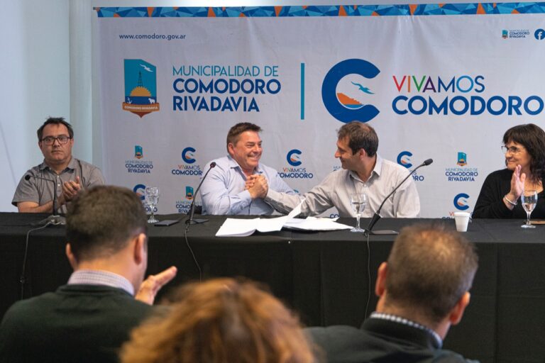 Luque encabezó la licitación de la segunda etapa de la Escuela Municipal