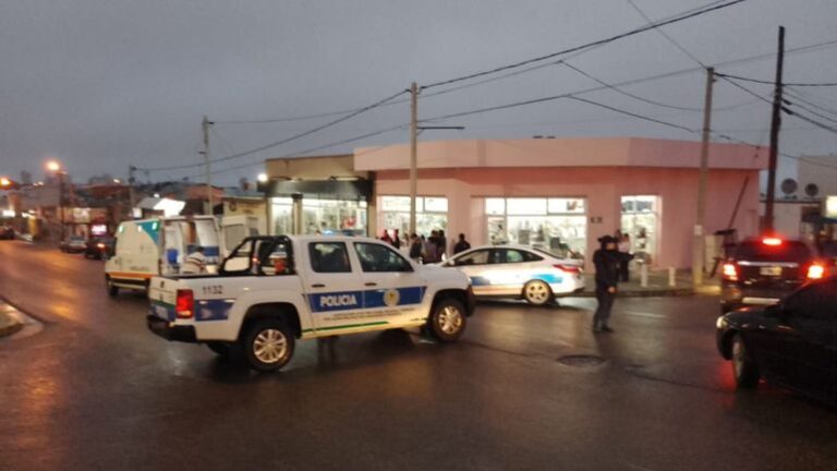 Una mujer fue atropellada en Avenida Rivadavia y debió ser trasladada al Hospital Regional