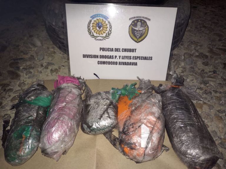 Intentó ingresar a Comodoro con más un kilo de marihuana y cocaína en la rueda de auxilio