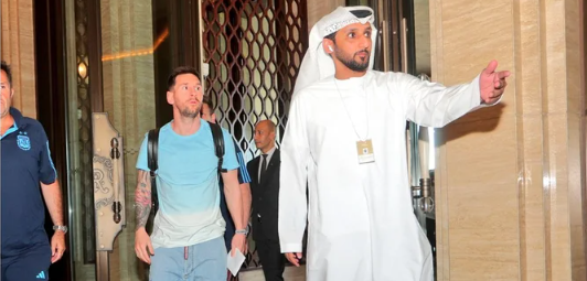 Lionel Messi llegó a Abu Dhabi para sumarse a la selección argentina de cara al Mundial de Qatar