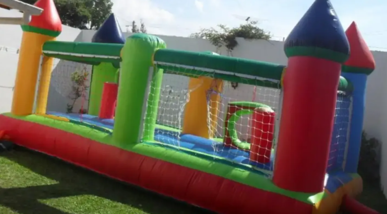 Explotó un pelotero inflable, un nene de 3 años salió disparado y ahora lucha por su vida
