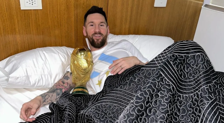 Lionel Messi “engañó” a Antonela Roccuzzo y durmió con la Copa del Mundo: “Buen día”