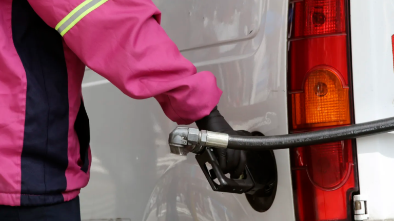 Tras el tope acordado con el Gobierno, aumentan 4% los precios de los combustibles en todo el país