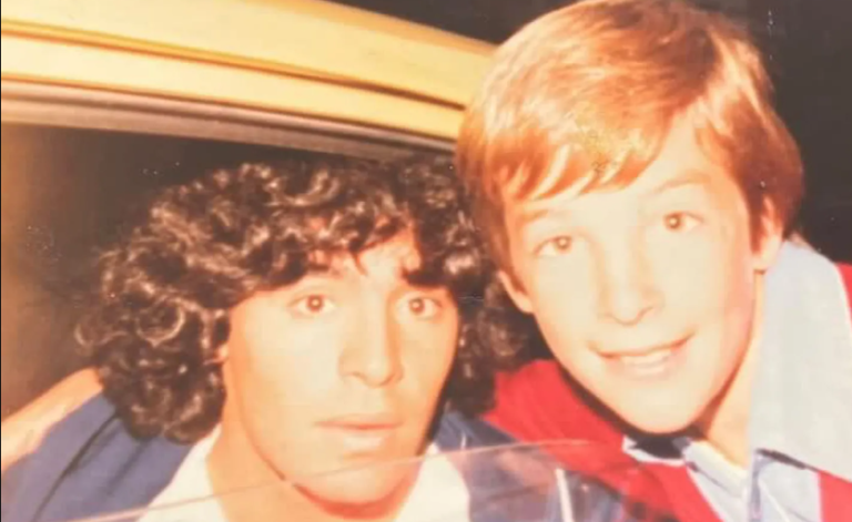 Se sacó una foto con Diego Maradona hace 41 años y ahora lo buscan por todos lados