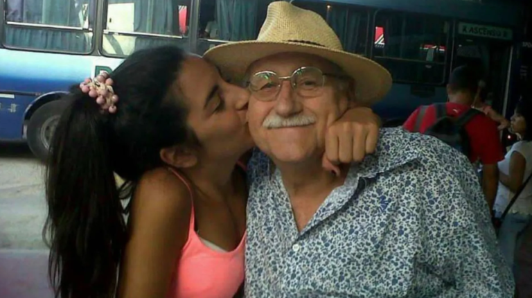 Una joven se graduó y recibió una emotiva carta de su abuelo fallecido: “Me vino a felicitar desde otro plano”