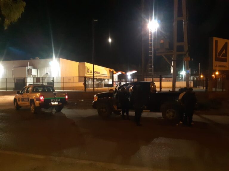 Conducía con un arma de fabricación casera escondida y terminó detenido