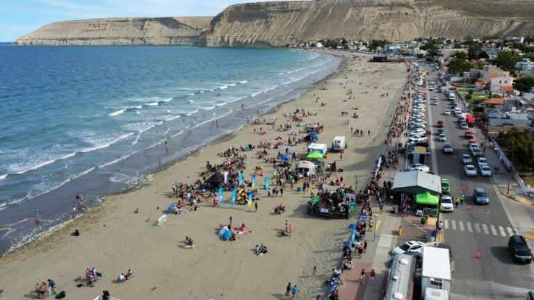 Música con aroma a café, feria y tambores en Rada Tilly