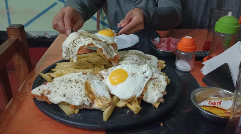 Pidió una milanesa napolitana, pero un detalle lo volvió loco: “Te amo, Jujuy”