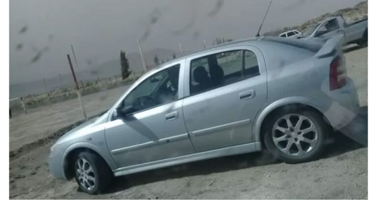Le entraron a robar a una familia y les llevaron hasta el auto