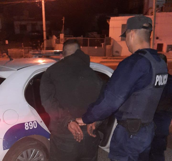 Robo una cubierta, intentó huir pero terminó detenido