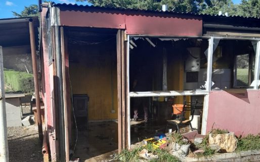 Incendio en Astra: Una mujer sufrió quemaduras en sus piernas