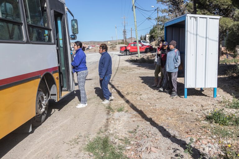 El Municipio de Comodoro continúa colocando garitas para resguardo de pasajeros