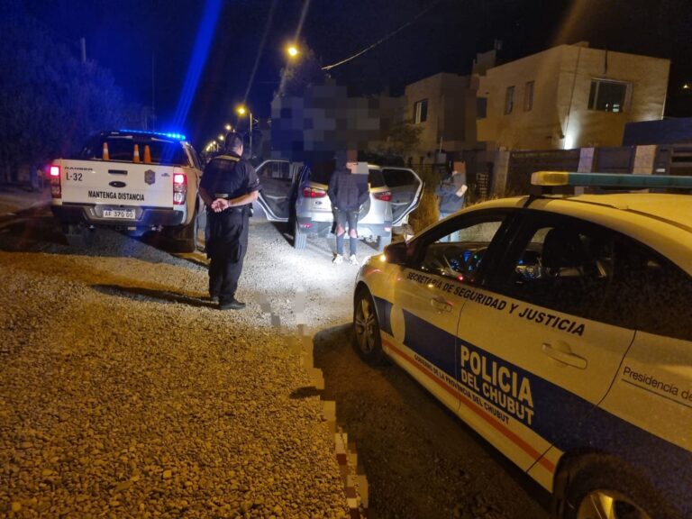 Rada Tilly: Dieron con tres personas que circulaban con una sustancia sospechosa en el interior de su vehículo