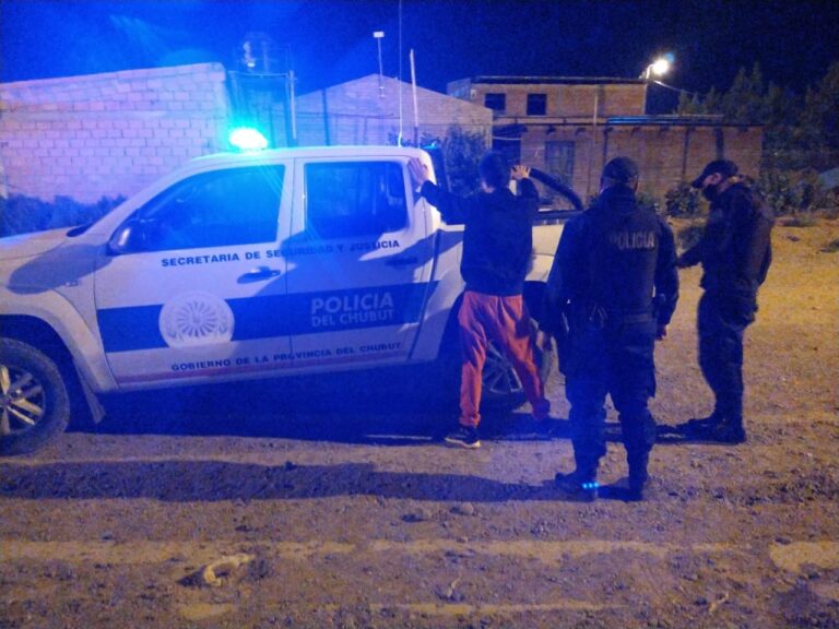 Ingresó a un patio, robó una garrafa y terminó detenido