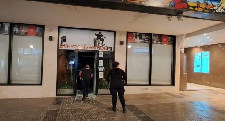 Robó en una tienda ubicada en pleno centro y fue detenido