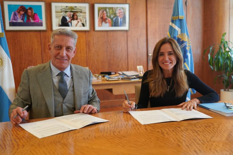 Arcioni firmó un convenio con Tolosa Paz: Chubut recibirá más de 150 millones de pesos para programa de inversión sanitaria