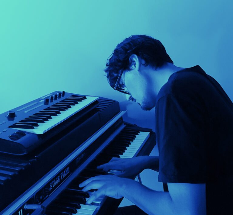 Concierto de piano, rock and roll y muestra de arte en Rada Tilly