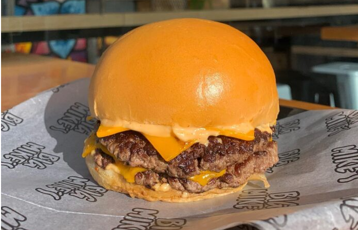 Big Mike’s, la hamburguesería de Rada Tilly que ganó el premio como «la mejor de Argentina» en el Burger Palusa