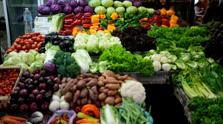 Las frutas y verduras llevan un un alza de más de 180% interanual