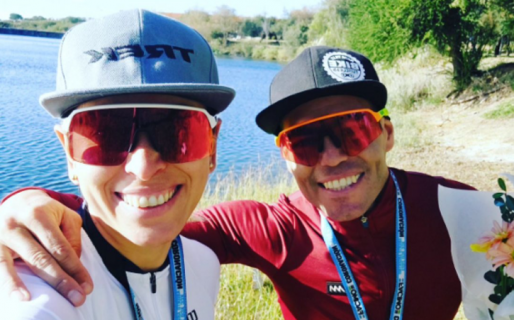 Los comodorenses Marcia Larrauri y Martín Bravo en el podio del Abierto Argentino XCO