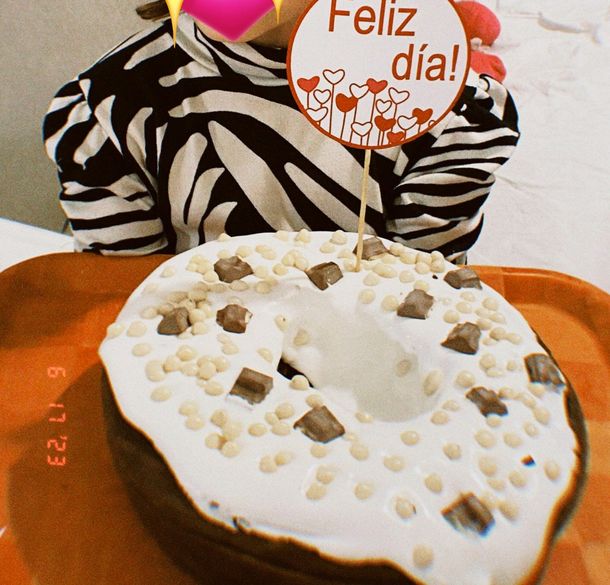 Una nena hizo una torta para el Día del Padre, y se volvió viral por la horrible reacción del papá