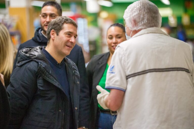 Luque visitó a comerciantes de Trelew y les comentó su plan para mejorar el consumo, generar puestos de trabajo y mejorar la seguridad