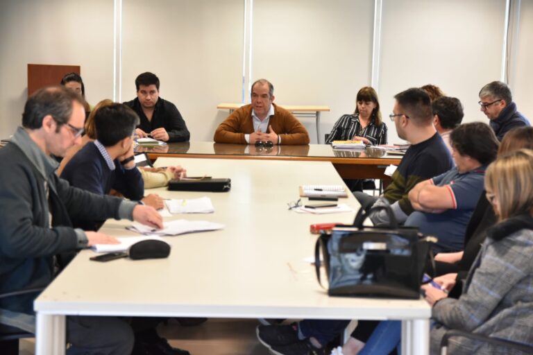 El Gobierno del Chubut recibió a los gremios docentes y pasaron a un cuarto intermedio 
