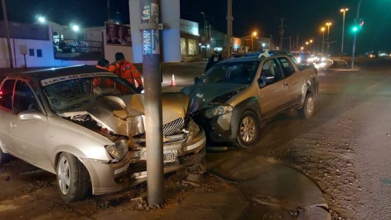 Accidente de tránsito en Av. Yrigoyen y Constituyentes: dos personas resultaron heridas