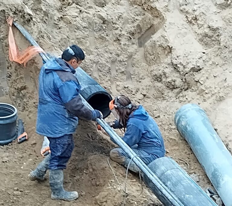 Comenzaron con el rellenado de cañerías y vuelve el agua a Rada Tilly