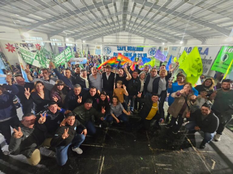 Rotundo respaldo de Llugdar en los cierres de campaña de Unión por la Patria en Chubut y Santa Cruz